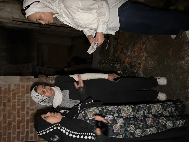 محررة النهار مع اسرة عروس حريق أثر النبي 
