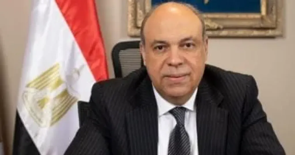 وزير الطيران المدنى ينعى دارسة الطيران منار أشرف