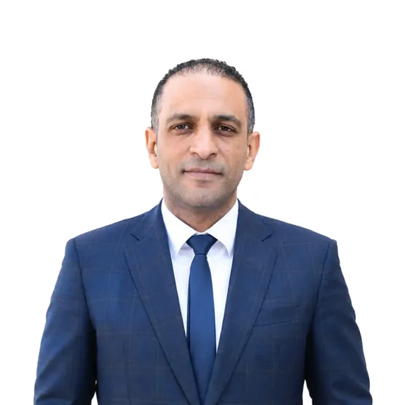 الدكتور محمد العزب  اول طبيب مصري عضوًا بمجلس إدارة الاتحاد الدولي لمنظار عنق الرحم بفرنسا