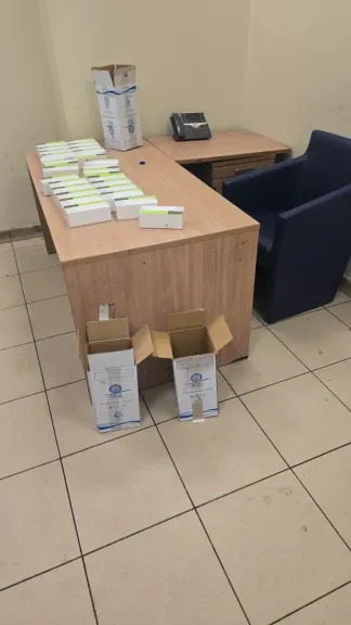 بيهربها في كراتين مياه زمزم..  جمارك مطار القاهرة الدولي تضبط مسافر حاول تهريب كمية من الأدوية البشرية