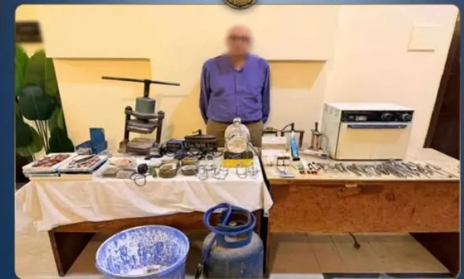 ضبط فني أسنان ينتحل صفة طبيب ويدير عيادة غير مرخصة بالموسكي لتحقيق أرباح غير مشروعة