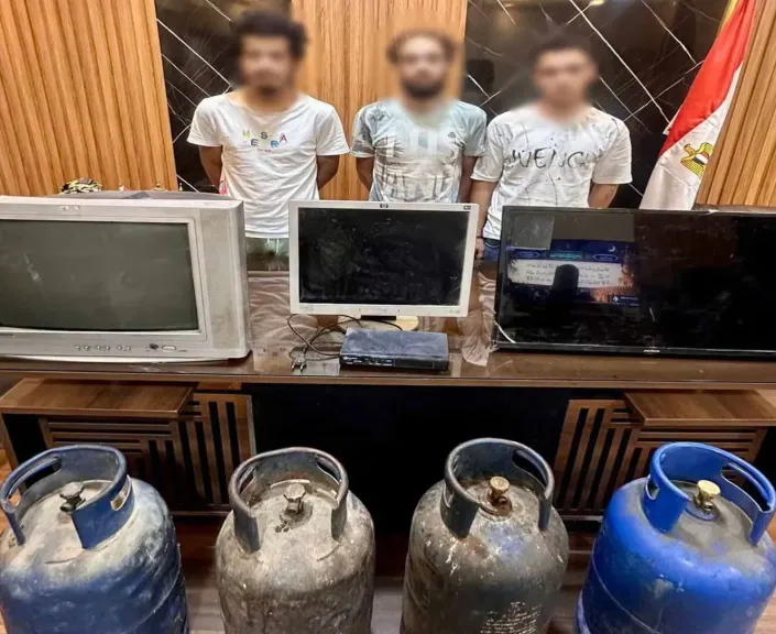 سقوط لصوص عفش المنازل.. القبض علي تشكيل عصابي تخصص في سرقة المساكن بأسلوب كسر الباب بروض الفرج