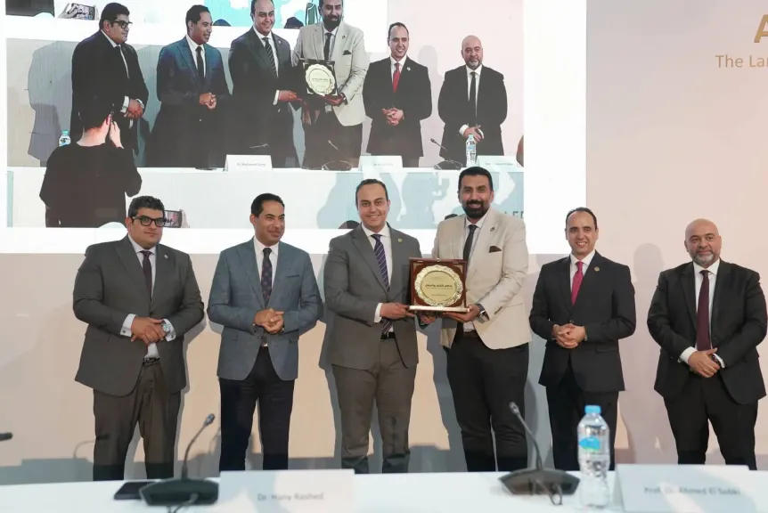 فرع هيئة الرعاية الصحية بالإسماعيلية يحصد تكريمات التميز التشغيلي خلال Africa Health ExCon 2026