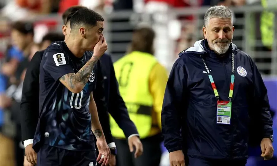 تطبيقًا للقانون الجديد.. أول لاعب يتعرض للطرد في كأس العالم بسبب تغطية الفم