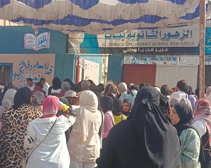 انطلاق امتحانات الثانوية العامة بالإسماعيلية.. 12 ألفًا و827 طالبًا يؤدون الامتحانات أمام 34 لجنة