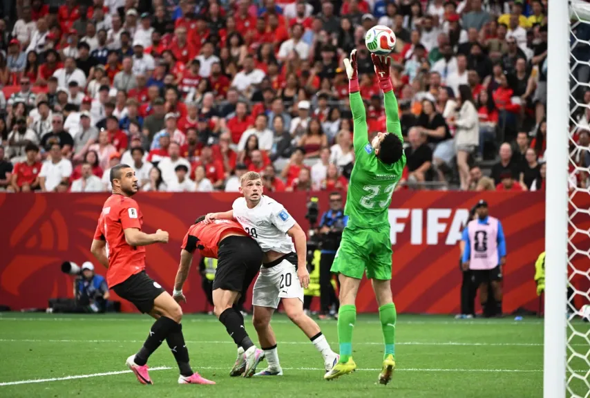 منتخب مصر يهزم نيوزيلندا بثلاثية ويحقق أول انتصاراته فى كأس العالم