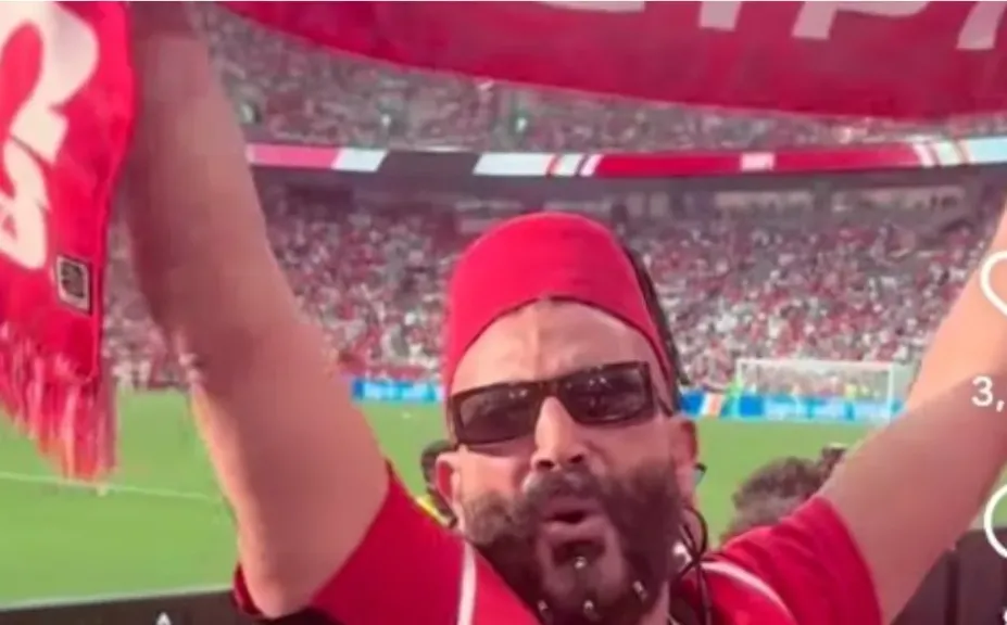 بالطربوش والهتاف.. أحمد سعد يحتفل بفوز منتخب مصر على نيوزيلندا بطريقة مختلفة