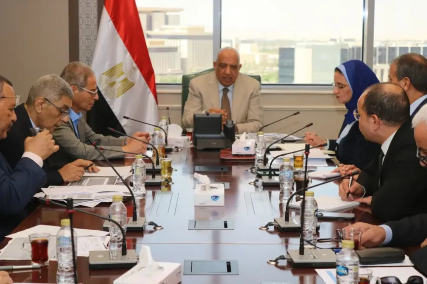 وزير الكهرباء يتابع : مراجعة يومية لمخزون الوقود والالتزام بنمط التشغيل الجديد بالتنسيق مع المركز القومي للتحكم في الطاقة