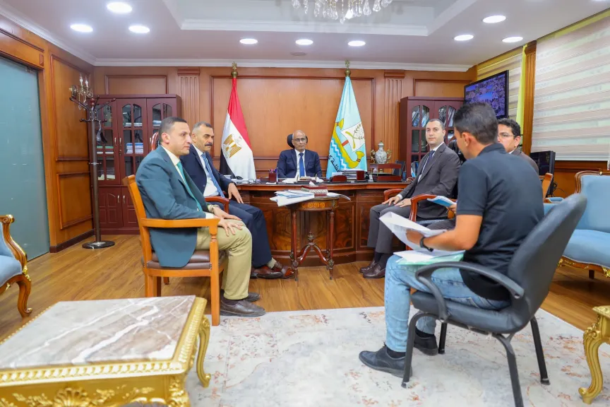 خدمة أهالينا «في مقدمة أولوياتي».. محافظ كفرالشيخ يناقش عددًا من الشكاوى في لقاء المواطنين