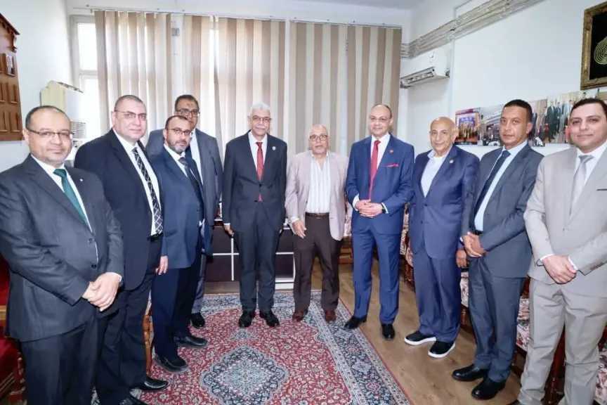 رئيس جامعة المنوفية يتفقد امتحانات الدكتوراة بقسم الجراحة بكلية الطب ويتابع انتظام لجان الامتحانات والخدمات بالمستشفيات الجامعية