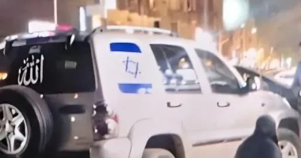 السيارة 