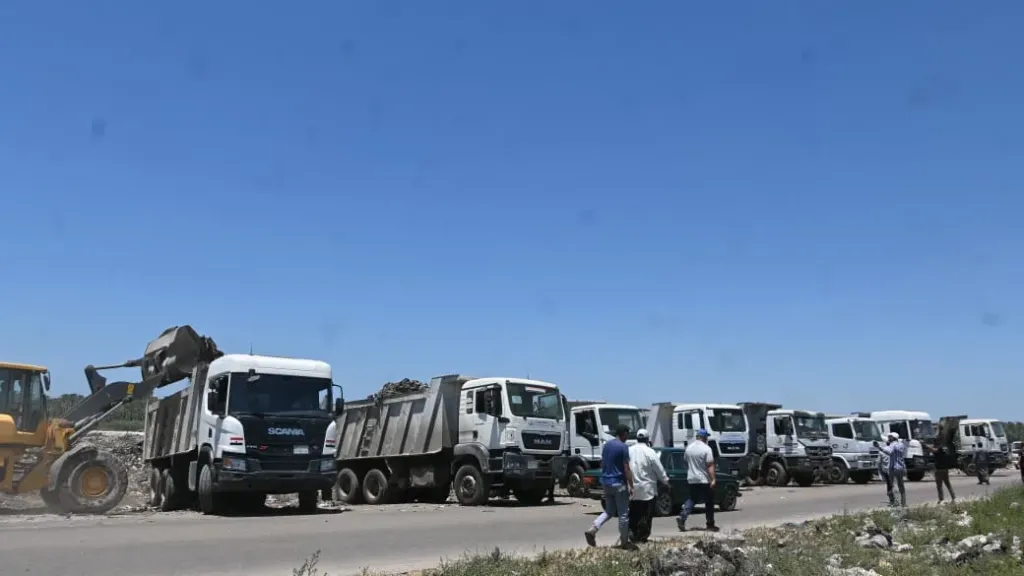 محافظ البحيرة: بدء تنفيذ كبرى حملات القضاء على المقالب العشوائية فى إدكو تمهيدا لاستغلال 66 فدانا