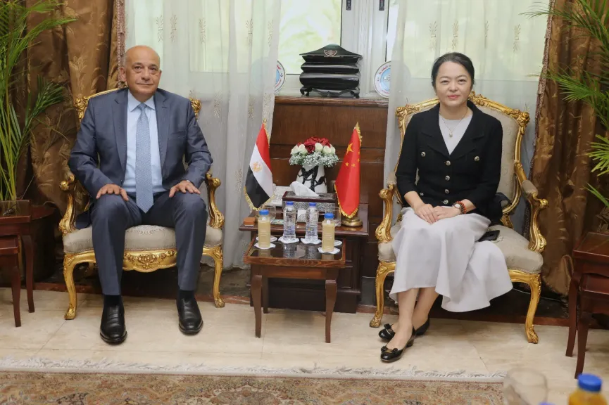 رئيس ميناء الإسكندرية يبحث مع  القنصل العام الصيني سبل تعزيز التعاون والشراكات الاستثمارية