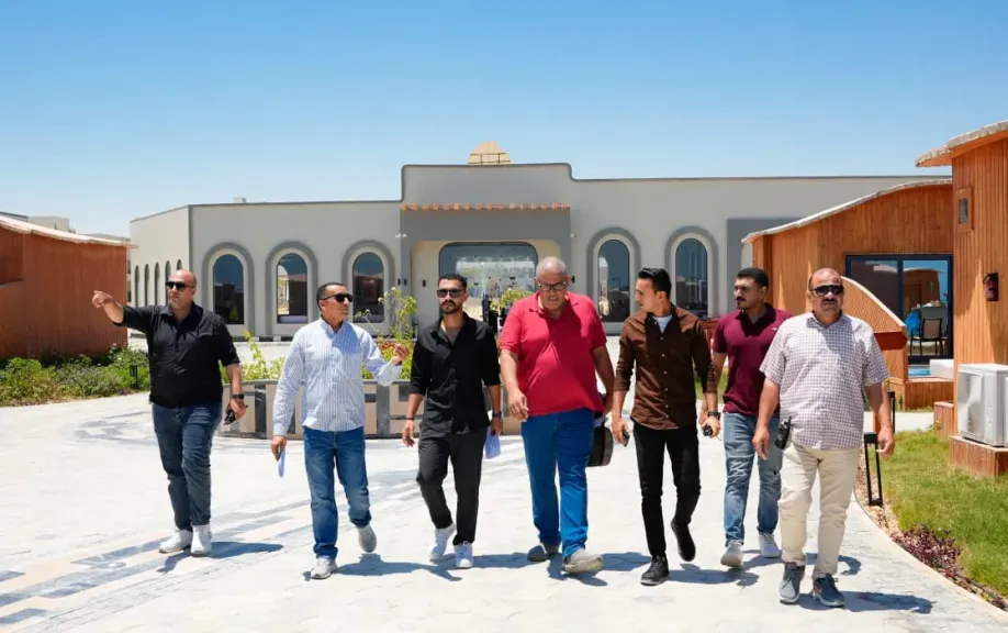 ”خلف الله” يتابع المرور الدوري على رخص التشغيل بشواطئ العلمين الجديدة