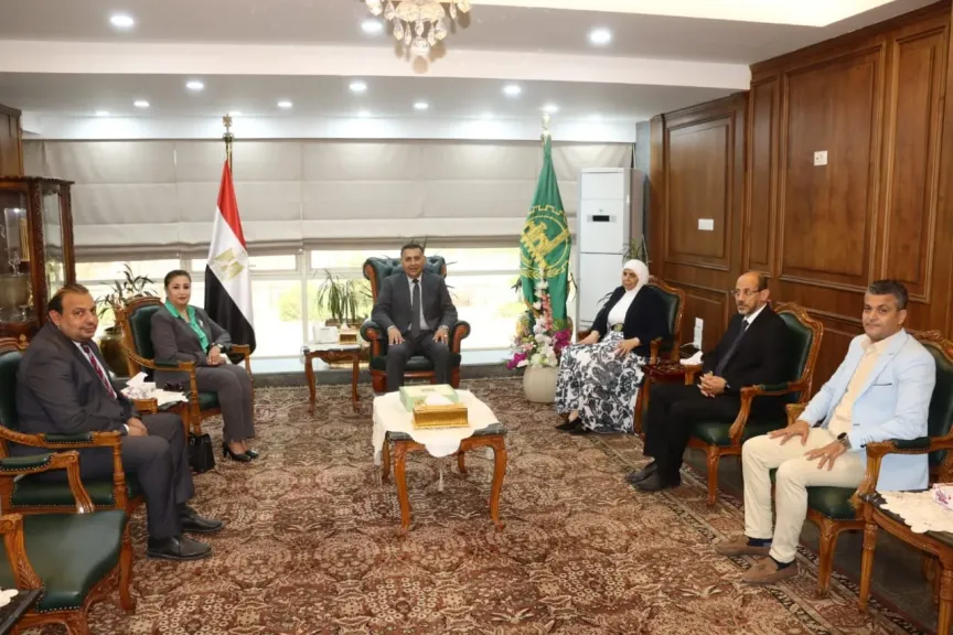 محافظ القليوبية يستقبل وفد اللجنة الطبية العليا وبنك الشفاء لتعزيز دعم المنظومة الصحية
