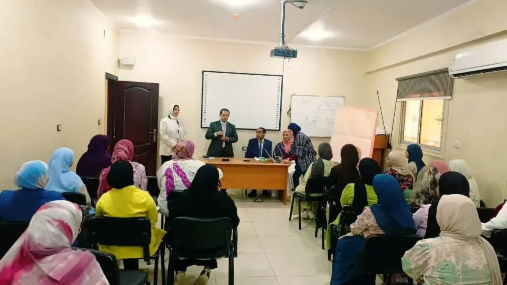ندوة حول تمكين المرأة وحماية الطفل والسلامة المهنية بالقومي للمرأة ببني سويف