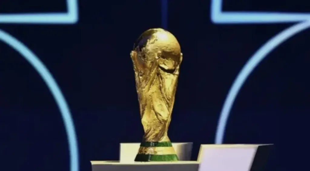 3 مصريين ضمن 97 لاعبا مهددين بالغياب عن دور الـ32