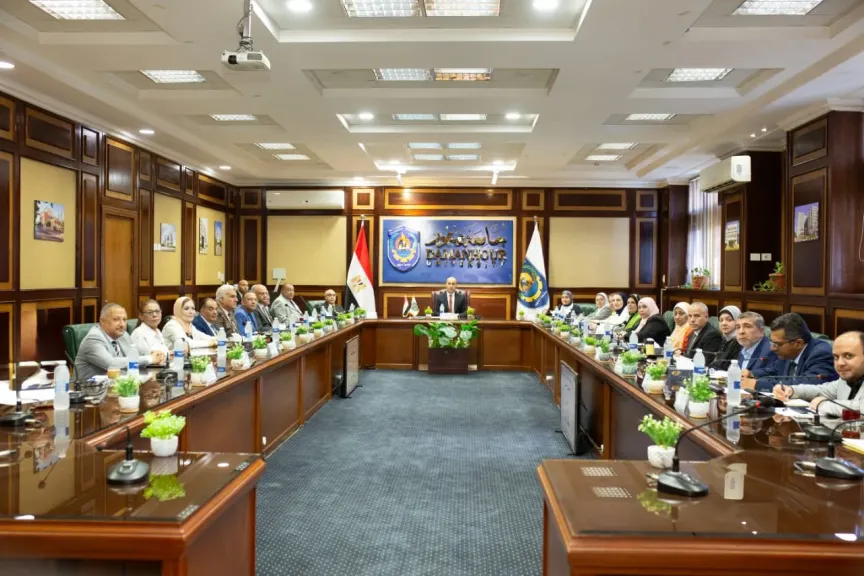 مجلس جامعة دمنهور يهنئ الرئيس السيسي والشعب المصري بمناسبة الذكرى الـ13 لثورة 30 يونيو