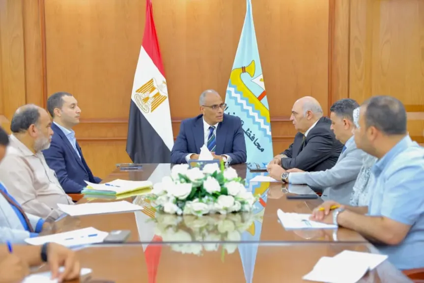 محافظ كفرالشيخ يترأس اجتماعًا لبحث إنشاء مصنع للإنترلوك والطوب الأسمنتي