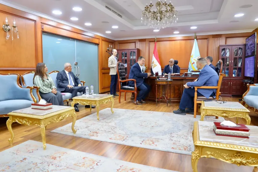 محافظ كفرالشيخ يناقش عدد من الملفات الخدمية والتنموية ومشاكل الدوائر مع  أعضاء مجلسي النواب والشيوخ