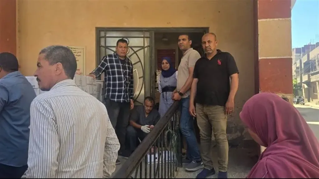 محافظ أسيوط يعلن توزيع طن لحوم لدعم الأسر الأكثر احتياجًا بمركز منفلوط