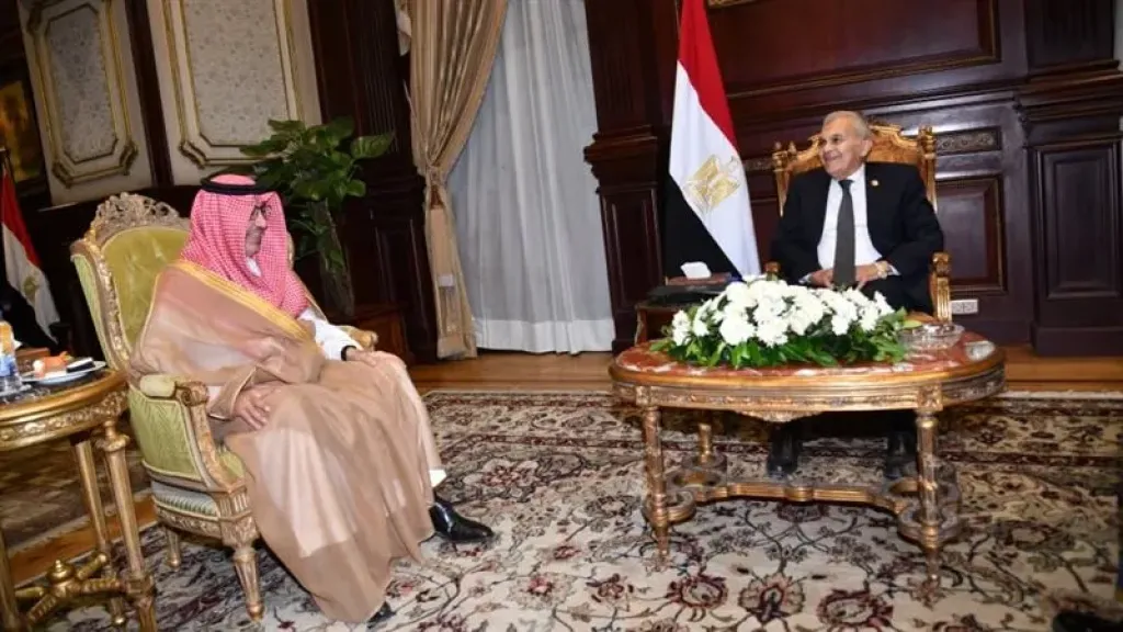 رئيس الشيوخ يستقبل السفير السعودي لبحث سبل تعزيز التعاون المشترك