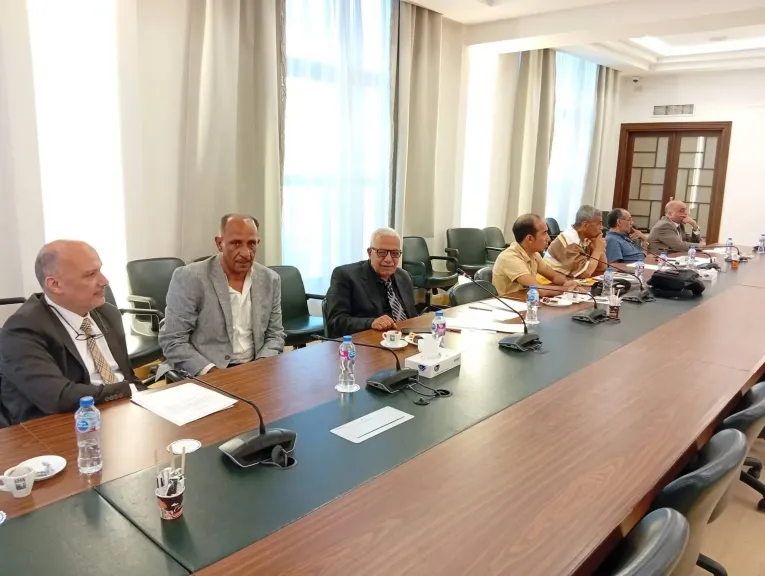لجنة المستخلصين تناقش آليات تفعيل برنامج المشغل الاقتصادي المعتمد