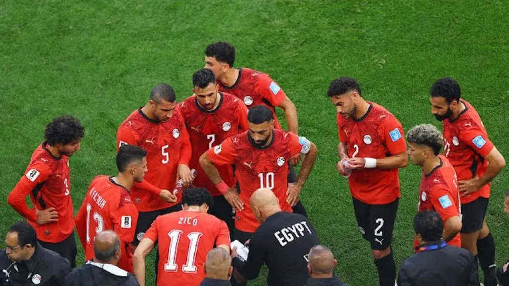 إبراهيم حسن: إيران تلعب على الكرات الطويلة.. وهناك أخطاء دفاعية في منتخب مصر