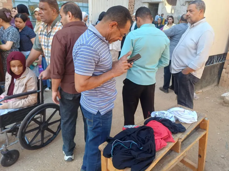 ضبط سماعة غش أثناء التفتيش لطلاب الثانوية العامة بأسيوط قبل إمتحان اللغة العربية