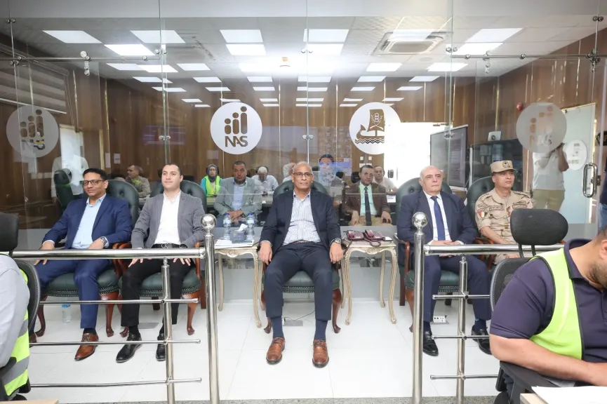 محافظ كفرالشيخ يتابع انتظام الخدمات والمرافق بمراكز ومدن المحافظة عبر مركز سيطرة الشبكة الوطنية للطوارئ والسلامة العامة