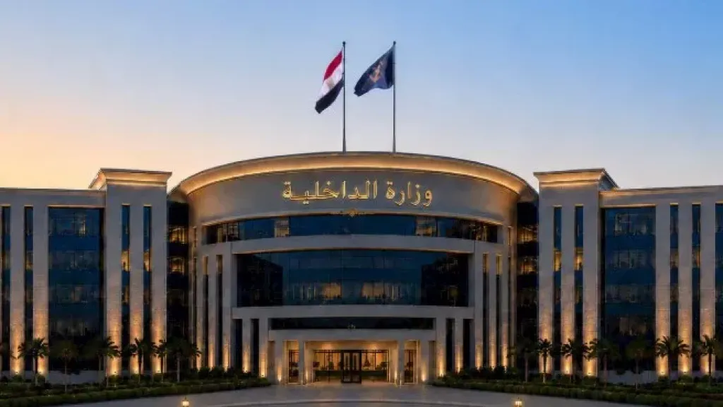 حملات مكثفة خلال 24 ساعة.. ضبط 107 ألف مخالفة مرورية وقضايا عملة بـ36 مليون جنيه و13 طن دقيق مدعم