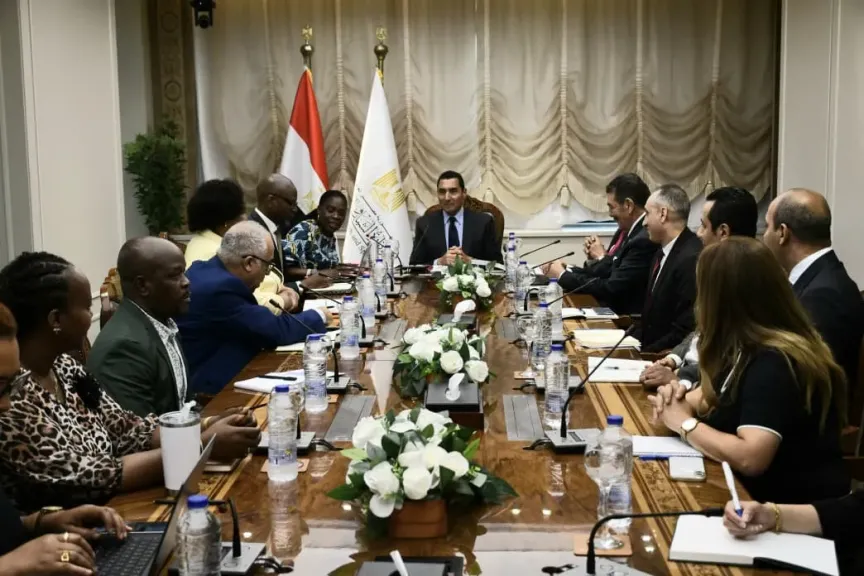 وزير الشباب والرياضة يجتمع بممثلي مفوضية الاتحاد الأفريقي لبحث ترتيبات الاستضافة