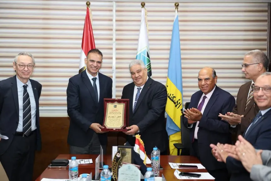 في اجتماع مجلس الجامعة التكنولوجية..رئيس نادي سموحة يعلن إطلاق “جامعة الطفل التكنولوجية” بالنادي