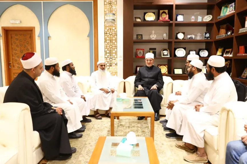 مفتي الجمهورية يستقبل وفدًا من أئمة بنجلادش لتعزيز التعاون العلمي والاطلاع على جهود دار الإفتاء المصرية