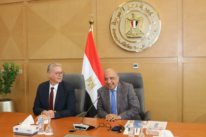 تحرك مبكر قبل ذروة الصيف..الحكومة تبحث خطة مواجهة رفع أحمال الكهرباء خلال الصيف