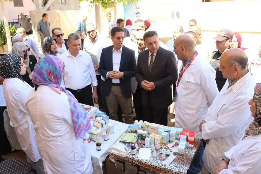 خدمات مجانية ومبادرات تنموية.. محافظ القليوبية ورئيس جامعة بنها يفتتحان أكبر قافلة بقرية طحلة