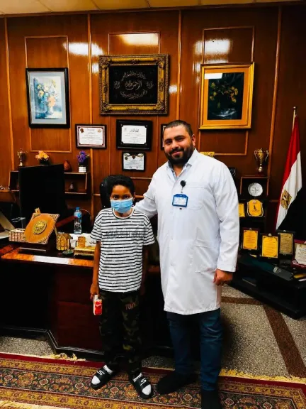 بعد معاناة مع الغسيل الكلوي.. نجاح زراعة كلى للطفل ياسين بمستشفى المقطم للتأمين الصحي