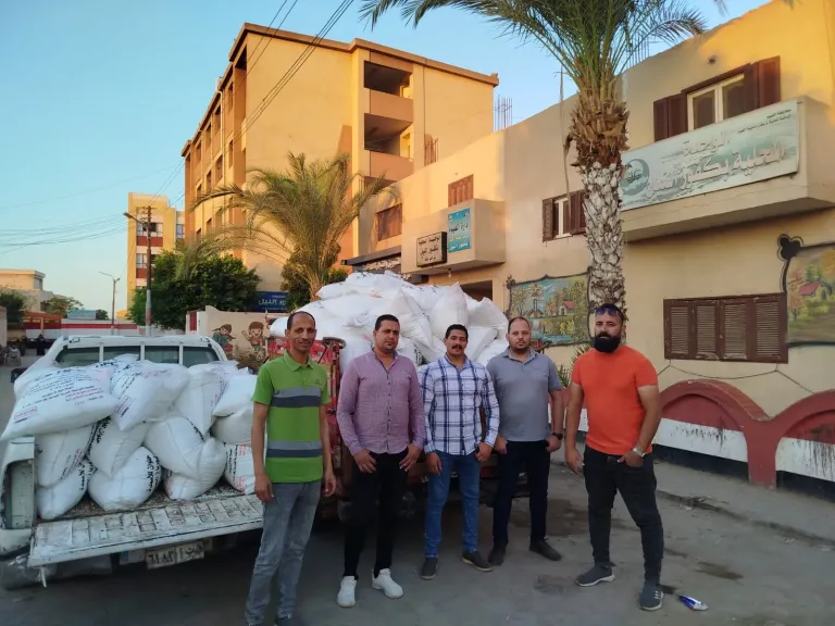 ضبط 4.25 طن أسمدة زراعية و14 شيكارة دقيق مدعم و600 كجم فول صويا بالفيوم