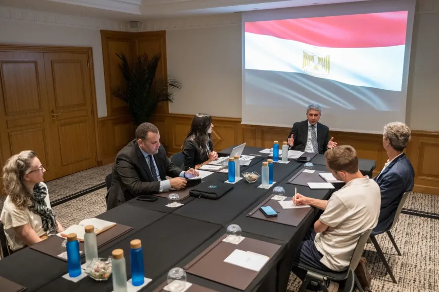 وزير السياحة والآثار يلتقي بوكالة الأنباء الفرنسية وعدد من ممثلي الصحف والمجلات المتخصصة في السياحة والسفر