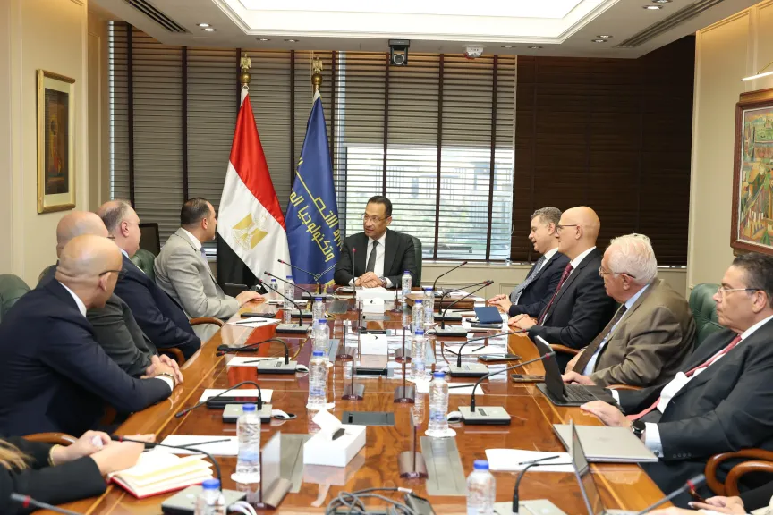 وزير الاتصالات يبحث مع شركة إرنست ويونغ (EY) إطلاق مركز إقليمي لتقديم خدمات تعهيد تكنولوجيا المعلومات