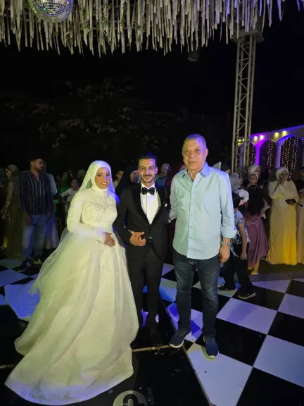 النائب أسامة شرشر يهنئ المحاسب أشرف شرشر والأستاذ محمد الشيخ خالد بمناسبة عقد قران المهندس إسلام والآنسة زينب
