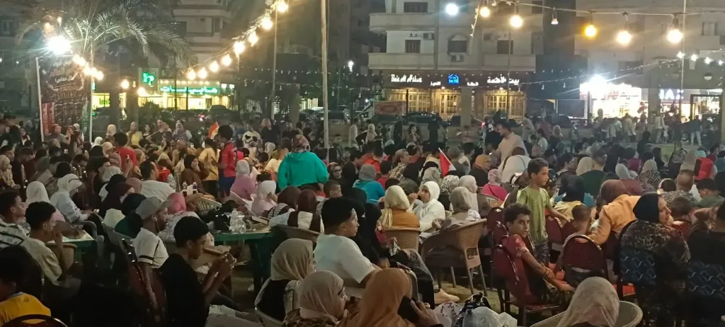 قبل انطلاق المواجهة المرتقبة.. توافد جماهيري على حديقة الشيخ زايد بالإسماعيلية لمتابعة مباراة مصر وأستراليا بكأس العالم - صور