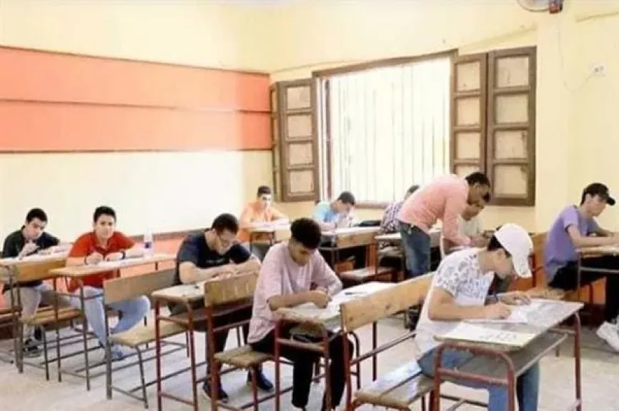 وسط إجراءات تنظيمية مشددة.. طلاب الثانوية العامة يؤدون امتحان اللغة الأجنبية الأولى