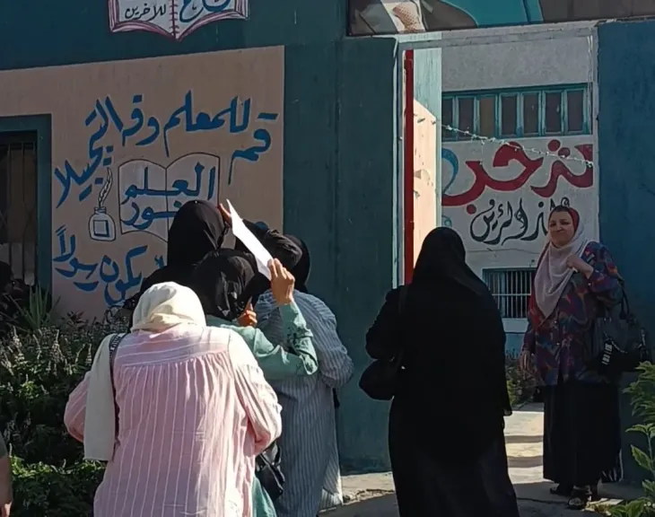 وسط إجراءات تنظيمية مشددة.. طلاب الثانوية العامة بالإسماعيلية يؤدون امتحان اللغة الإنجليزية