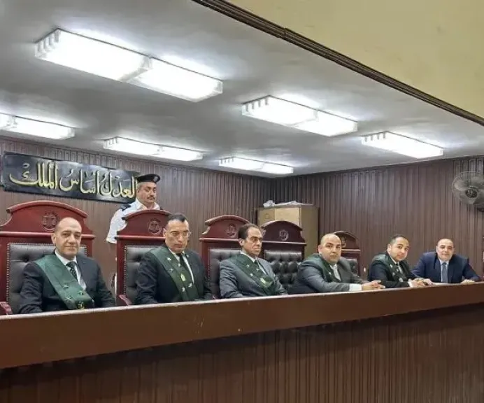 المؤبد وغرامة 500 ألف جنيه لبقال في شبرا الخيمة.. سقط بـ ”هيروين وحشيش” وترسانة أسلحة