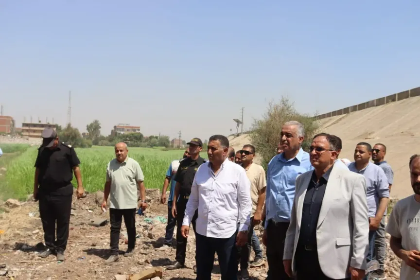 بالجرافات.. محافظ القليوبية يقود حملة لإزالة التعديلات ببلقس ويزيل 5 مخالفات علي الأراضي الزراعية