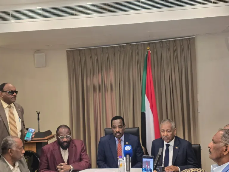 مذكرة تفاهم بين ديوان الزكاة وسفارة السودان بالقاهرة لسداد ديون 300 غارم بالسجون المصرية.. والوزير معتصم صالح : نحتاج إلى 650 رحلة جوية لإعادة السودانيين الراغبين في العودة إلى الوطن