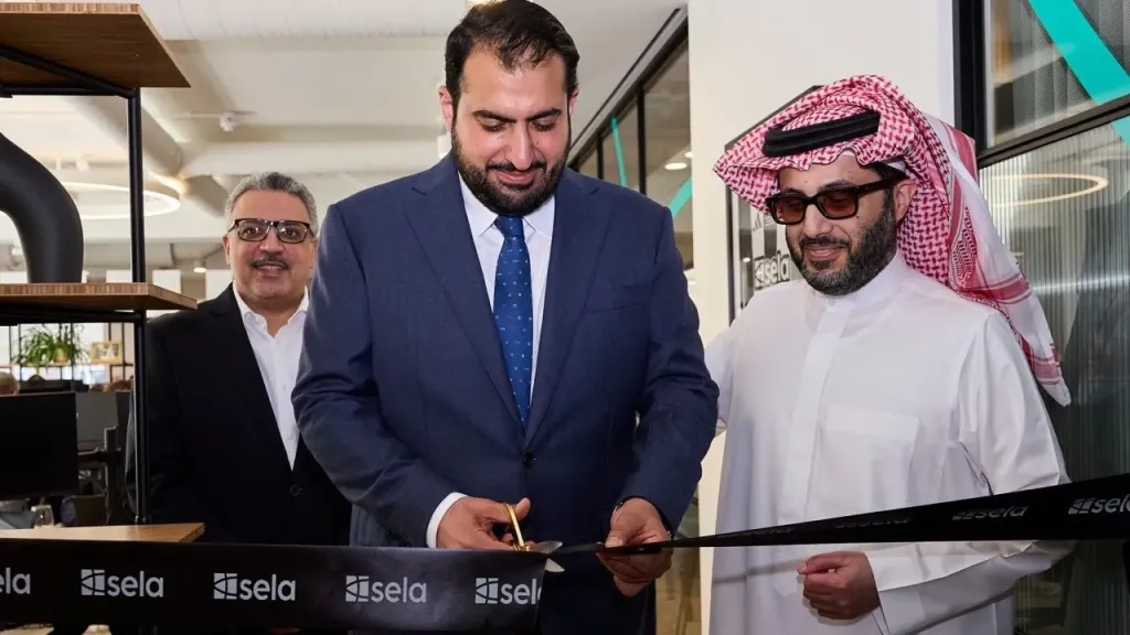 سفير السعودية ببريطانيا وتركى آل الشيخ يفتتحان المقر الدولي لشركة ”صلة” بلندن