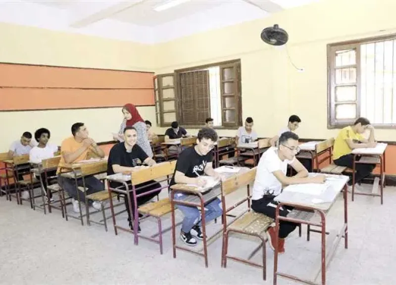 اليوم...طلاب الثانوية العامة 2026 (النظام القديم) يؤدون امتحان التفاضل والتكامل
