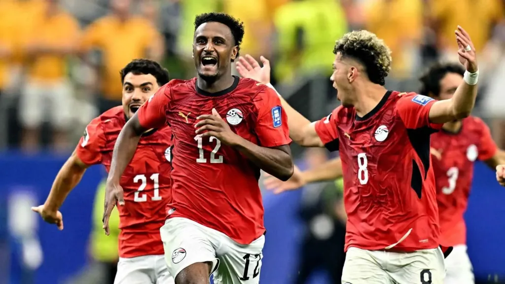 موقف هيثم حسن.. شوبير يتوقع تشكيل مصر أمام الأرجنتين في كأس العالم